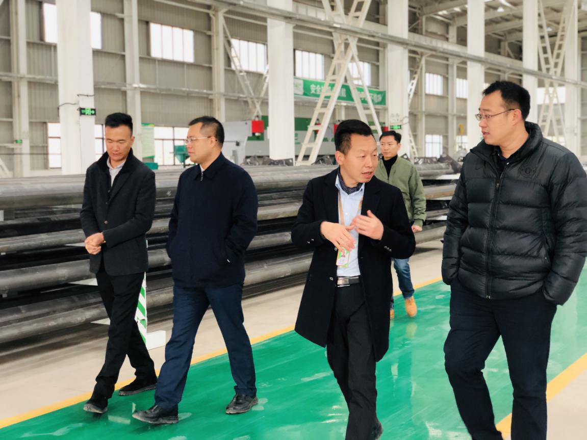 中國航天建設集團有限公司航天建筑設計研究院有限公司黨委副書記、總裁于飛、曲靖市委常委、 副市長谷超靈一行調研參觀綠米巴產業園